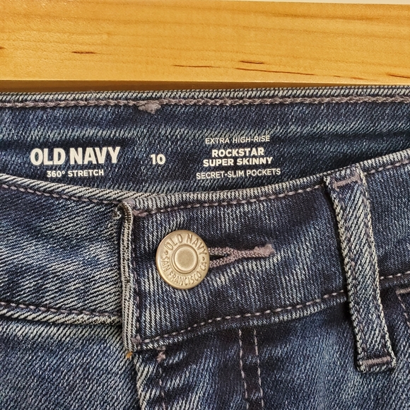 Old Navy Skinny Jeans Extra High Rise Distressed Look Size 10 in Good Condition - Picture 2 of 5
